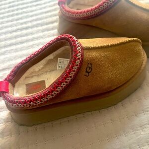 UGG stacked mules. SZ7